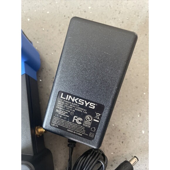 *READ* Linksys WRT1900AC V2 1300 Mbps 4 Port Dual-Band Wi-Fi Router PARTS ONLY - Picture 12 of 12